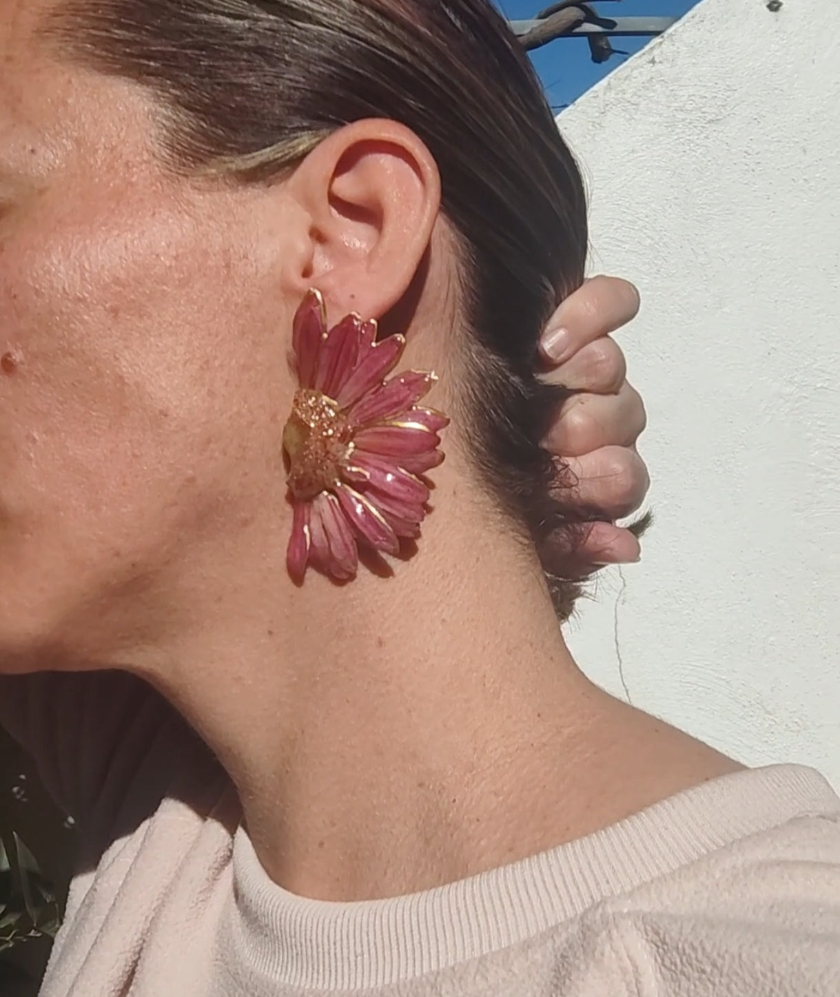 Pendientes de Gerberas Reales en Resina con Perfil Dorado – Joyería Floral Hecha a Mano – Flores Naturales Preservadas – Regalo Romántico y Boho