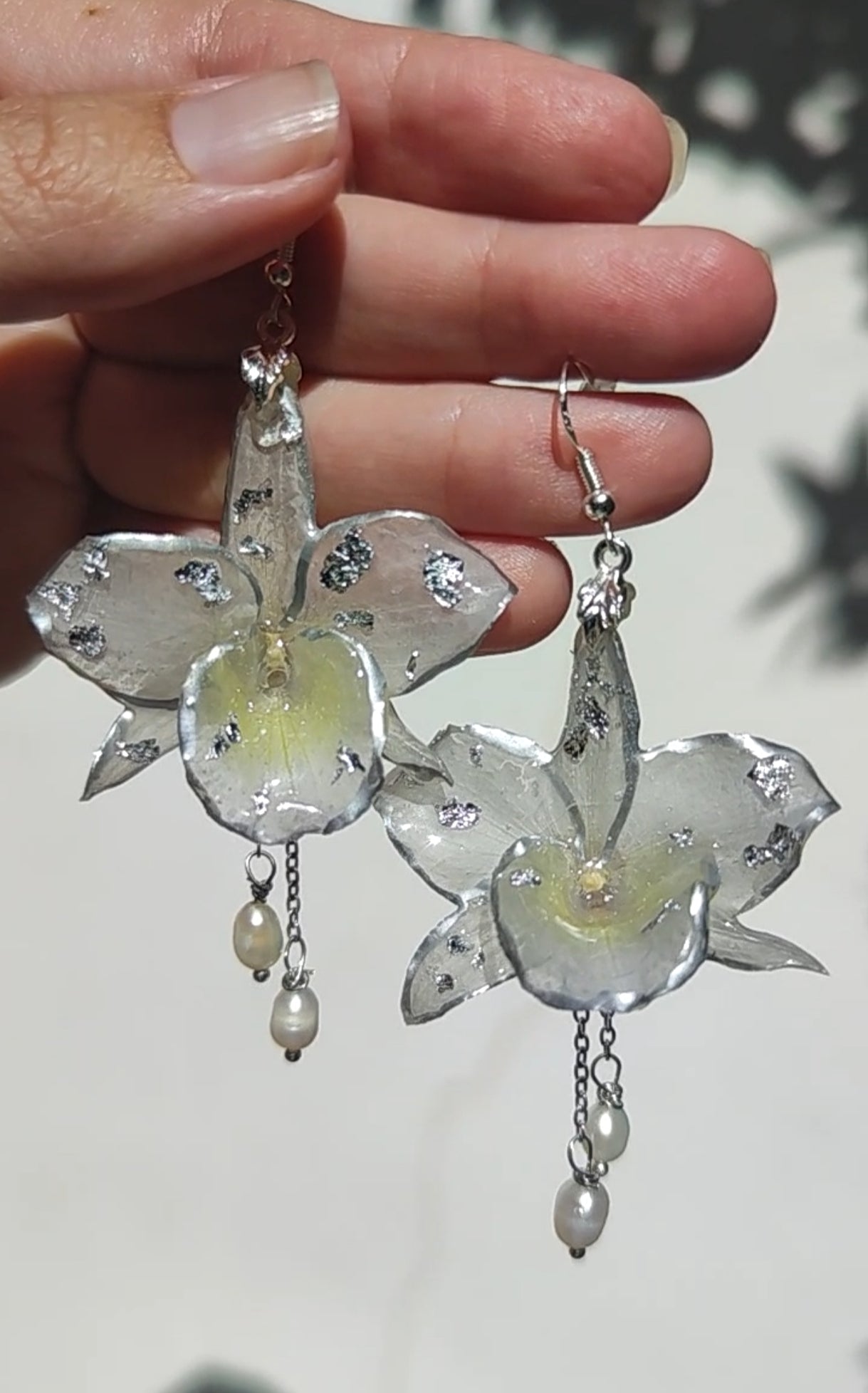 Pendientes Orquídea Natural Blanca en Resina, Joyería Floral Real Hecha a Mano, Pendientes Botánicos Elegantes, Regalo Mujer, Pendientes Novia