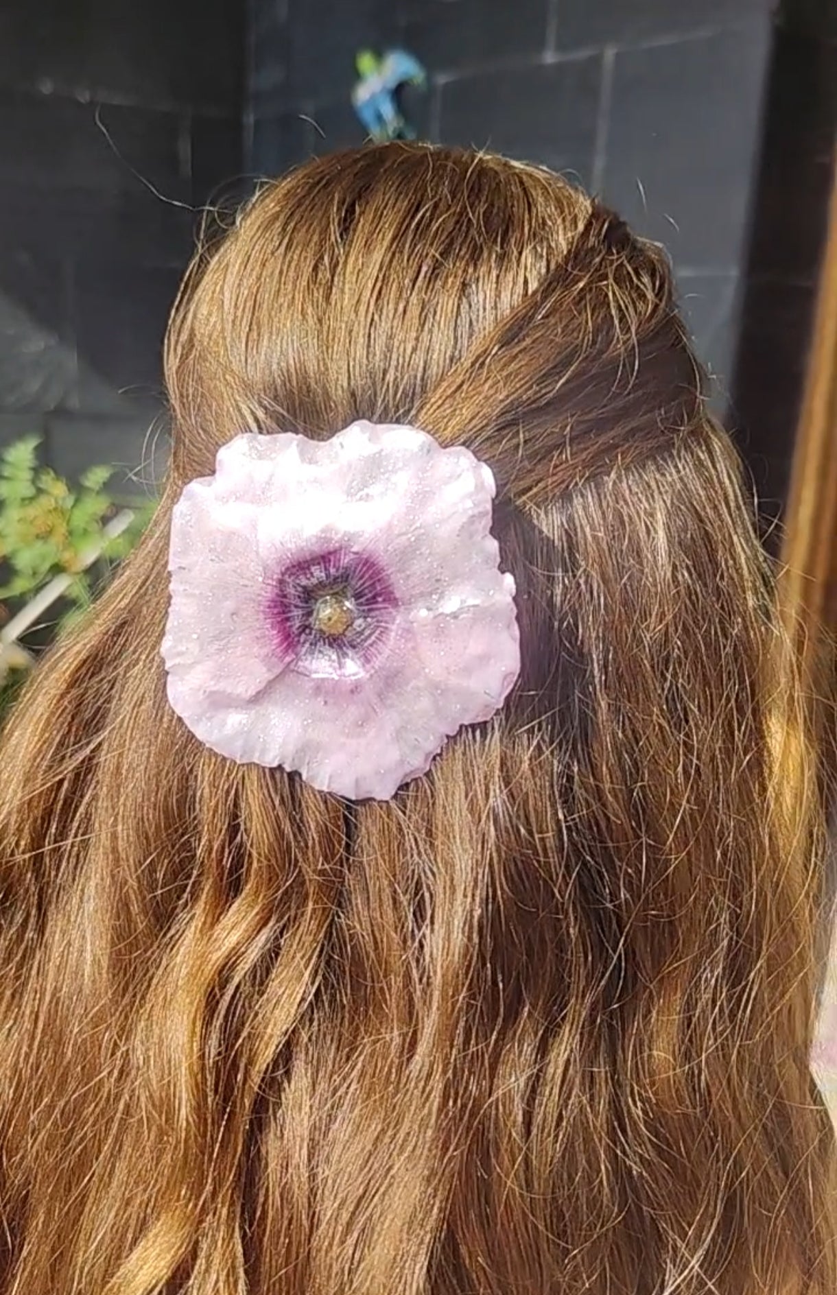 Horquilla de hibisco naranja real | Accesorio floral hecho a mano | Clip de flor tropical para el cabello | Joyería botánica | Boda boho o verano | Estilo fairycore cottagecore