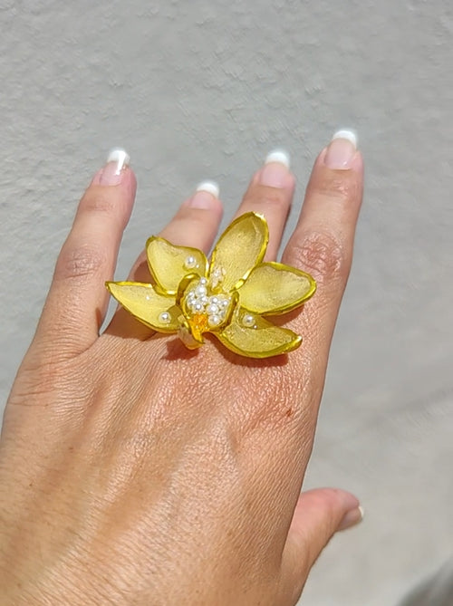 Anillo de orquídea real resinada