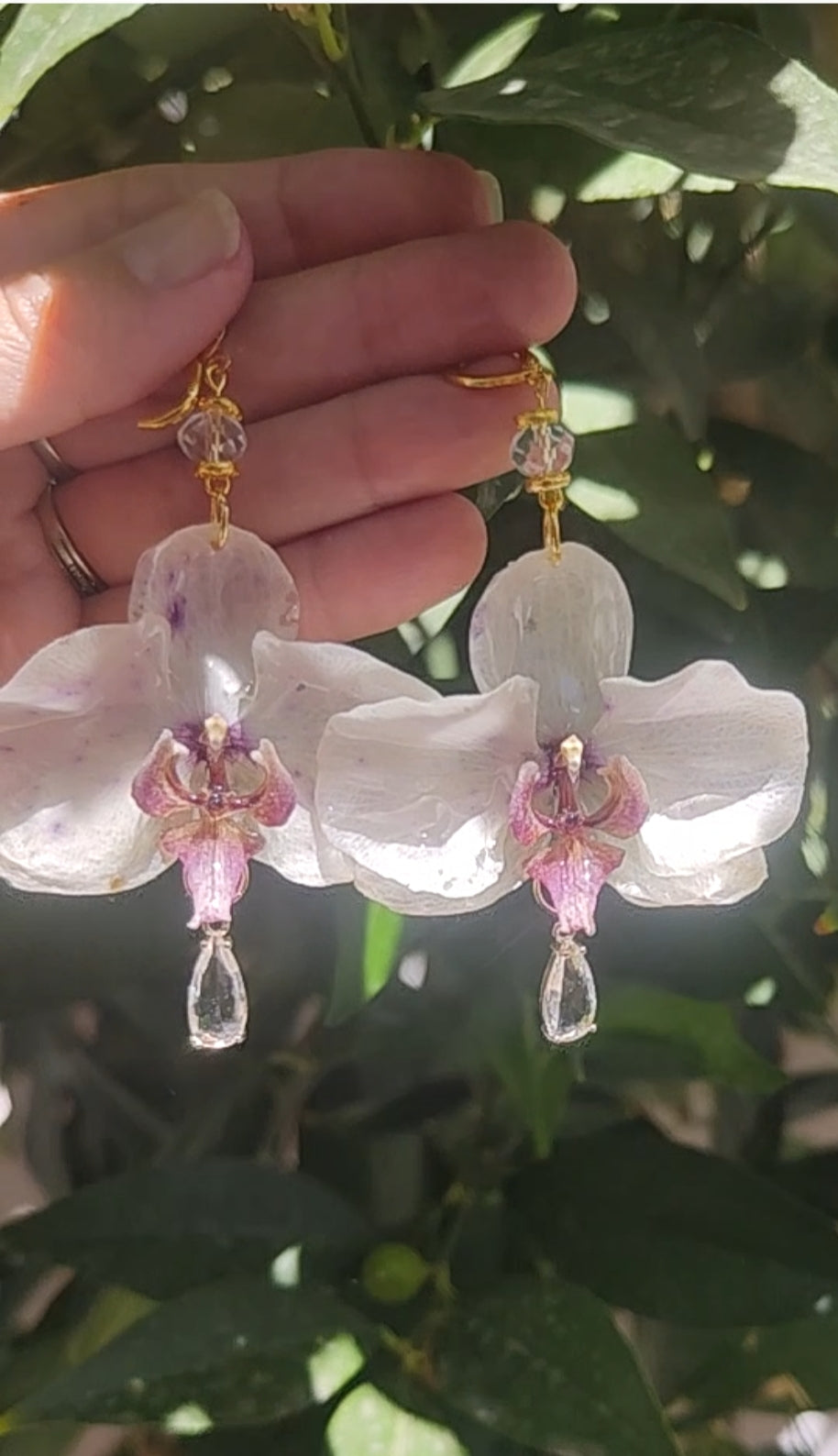 Pendientes de orquídeas auténticas • En acero inoxidable. Joyería floral hecha a mano • Aros con diseño botánico • Pendientes naturales • Regalo floral excepcional • Joyería cottagecore