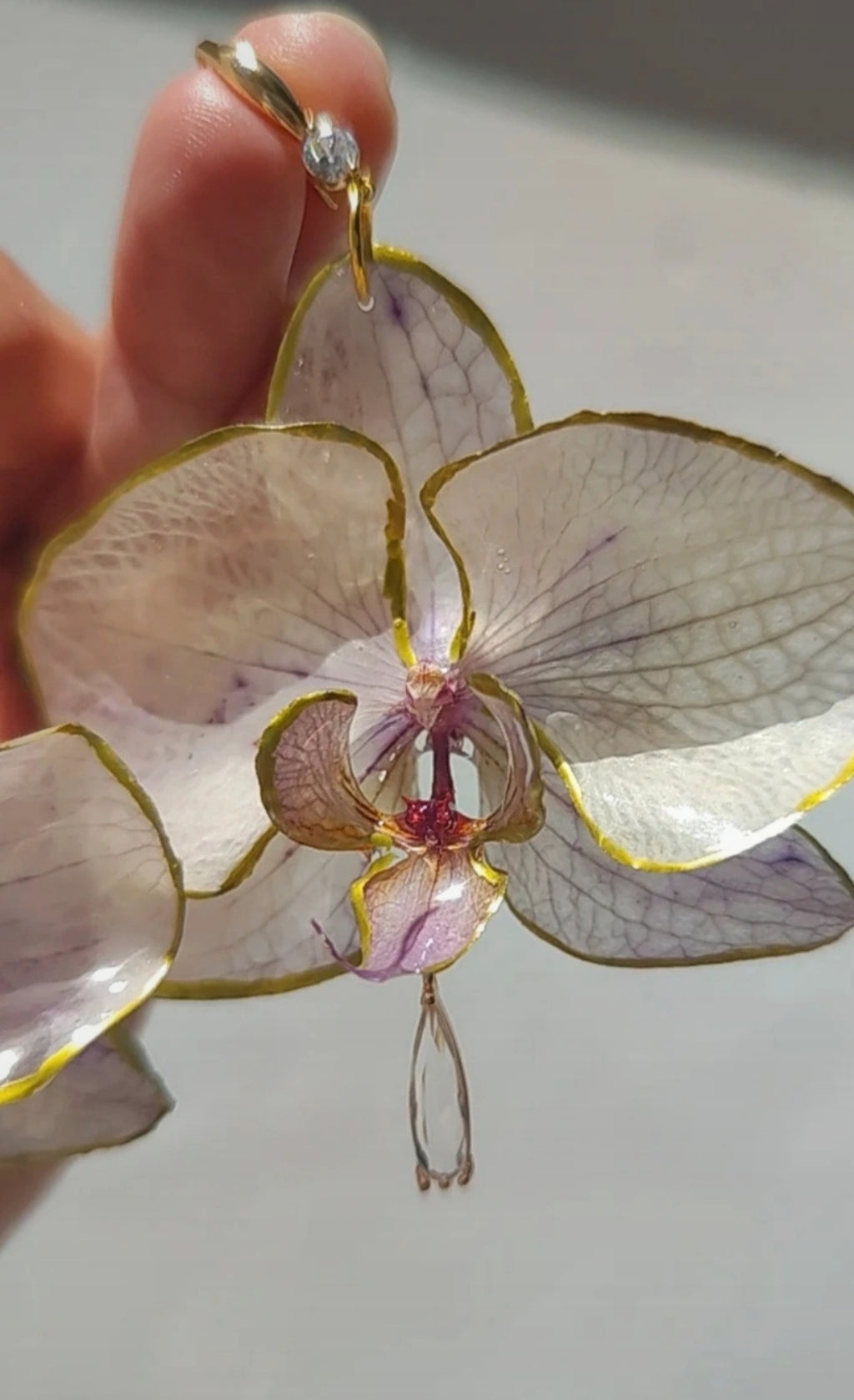 Pendientes de orquídeas auténticas • Baño en oro 18 k. Joyería floral hecha a mano • Aros con diseño botánico • Pendientes naturales • Regalo floral excepcional • Joyería cottagecore