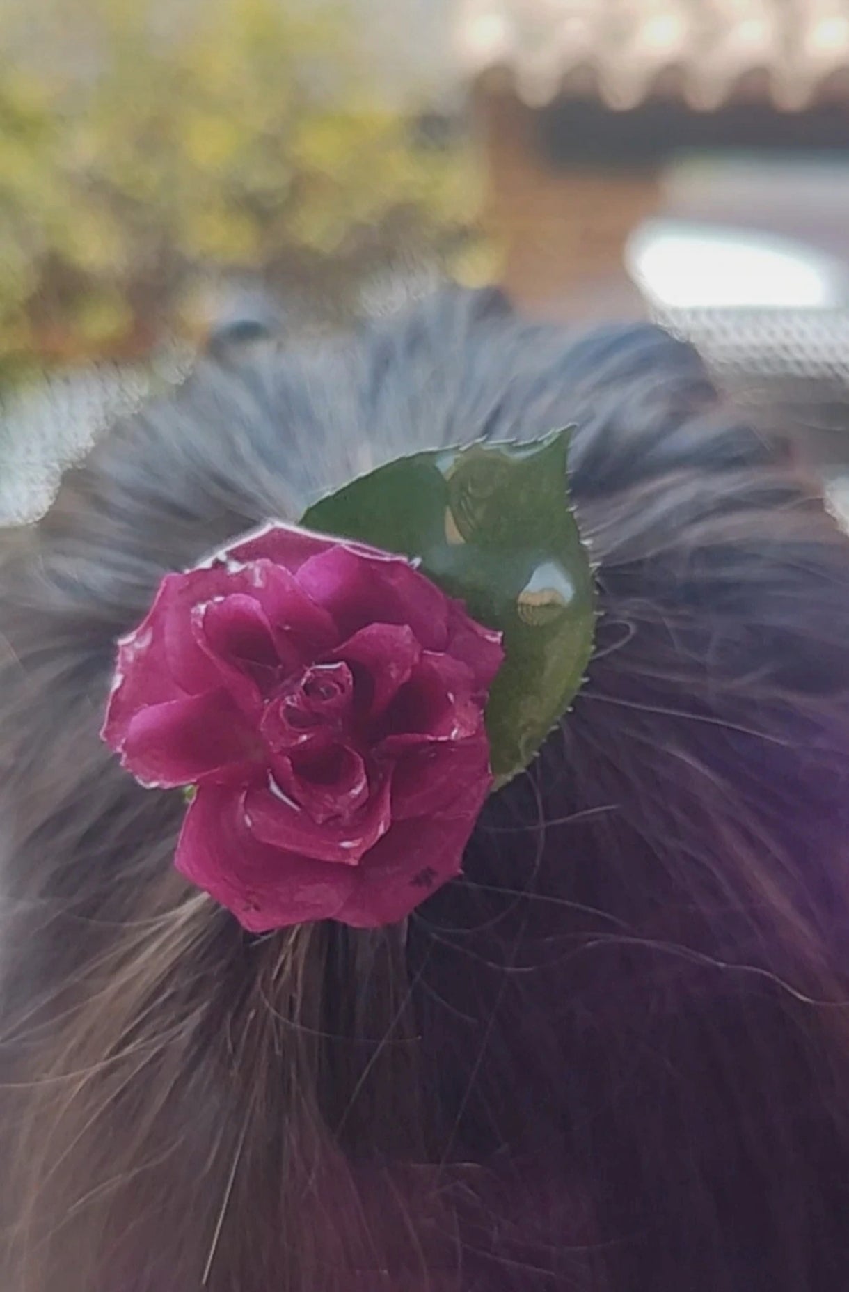 Pasador de pelo de rosa y hoja resinada