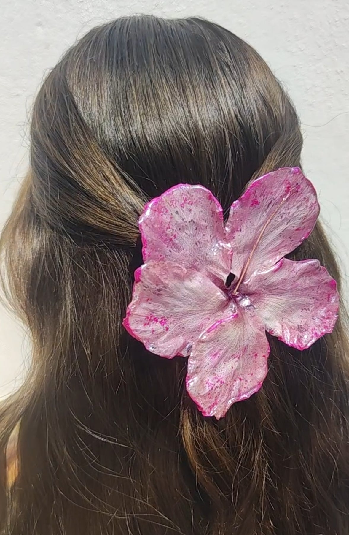 Clip de pelo de hibisco real en resina. Horquilla de pelo de hibisco auténtico. Accesorios para el pelo. Accesorio floral boho para cabello, ideal para bodas, verano y estilo.