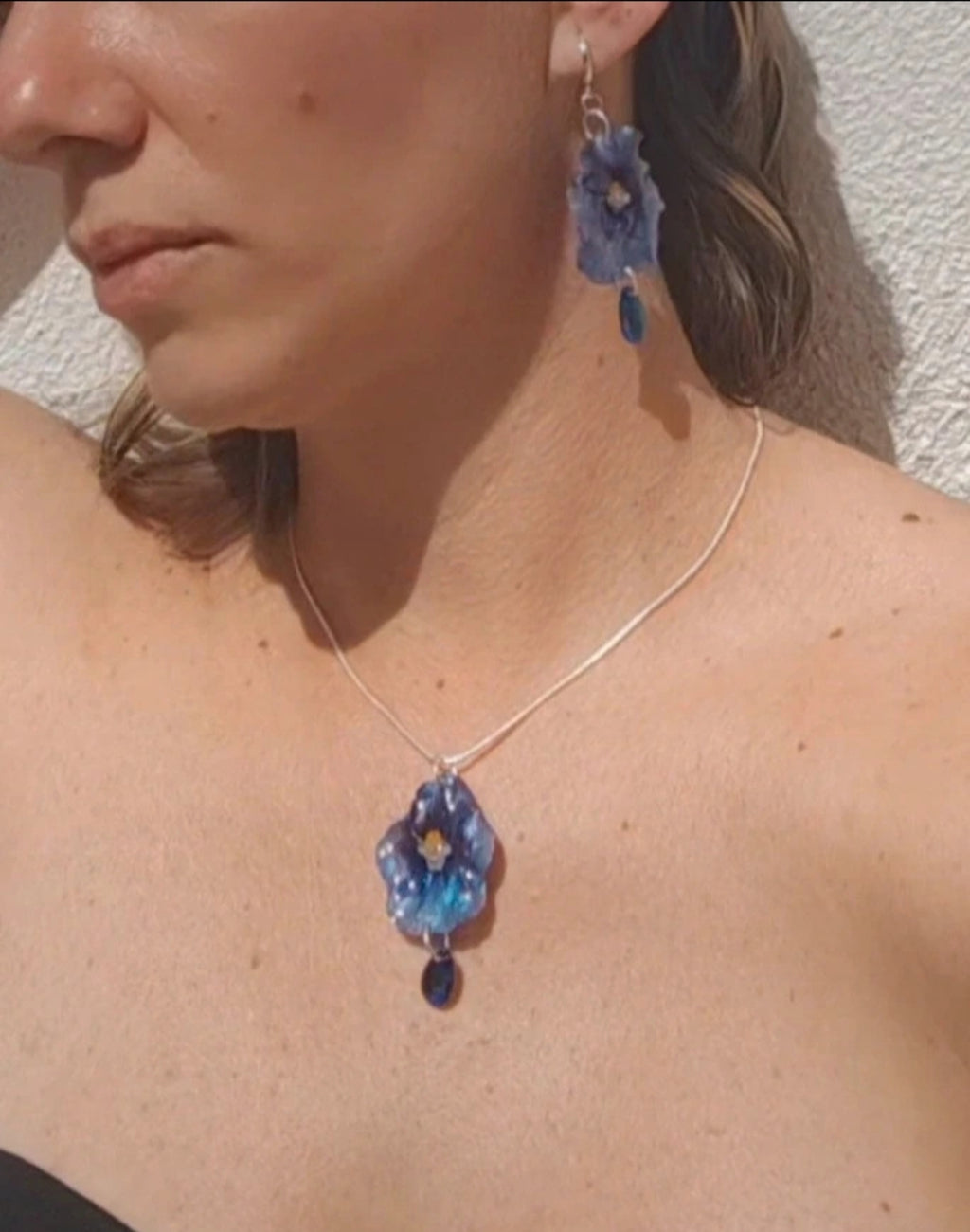 Conjunto de Pendientes y Colgante de Pensamientos Reales y auténticos en Resina. Joyería Botánica Hecha a Mano. Regalo para ella