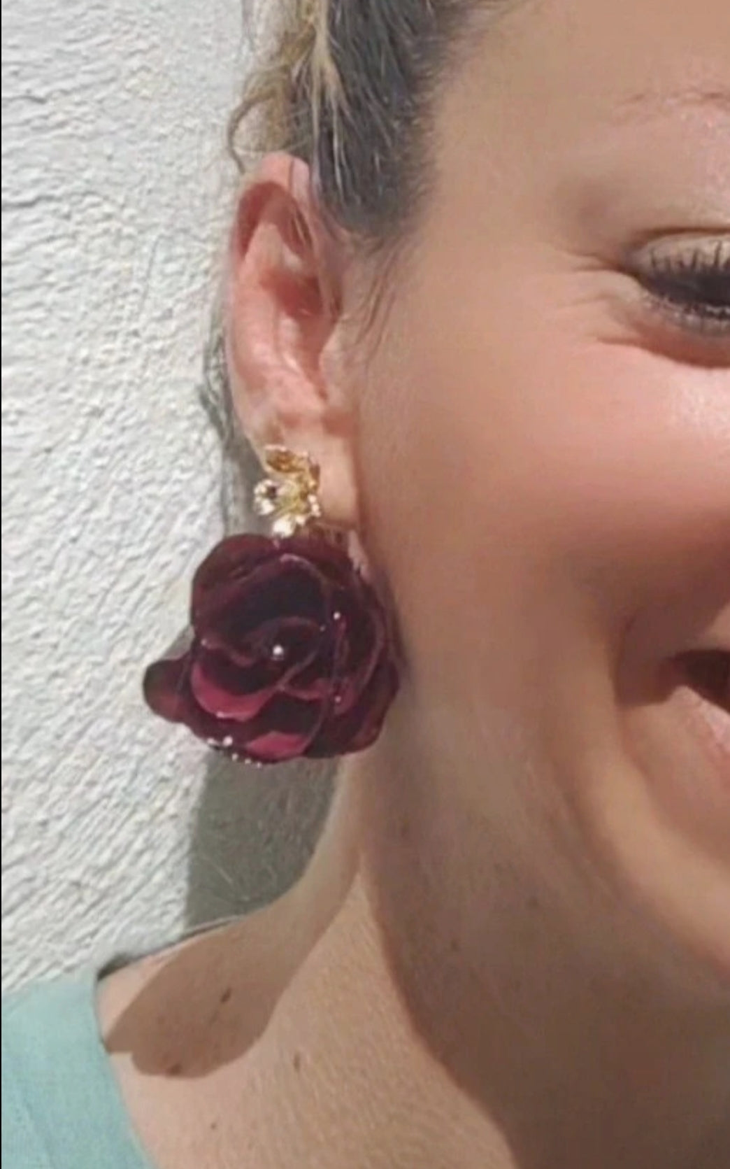 Pendientes artesanos de rosas reales resinadas