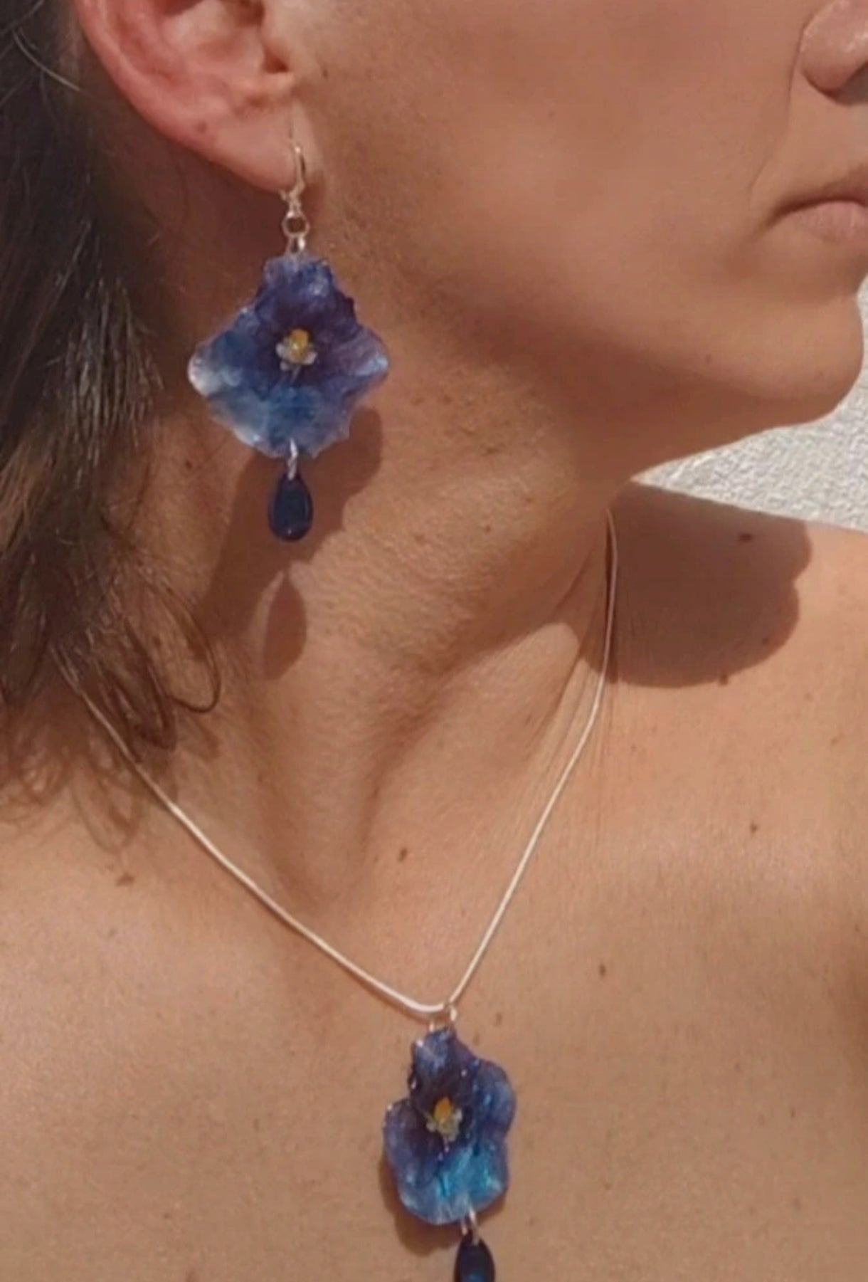 Conjunto de Pendientes y Colgante de Pensamientos Reales y auténticos en Resina. Joyería Botánica Hecha a Mano. Regalo para ella